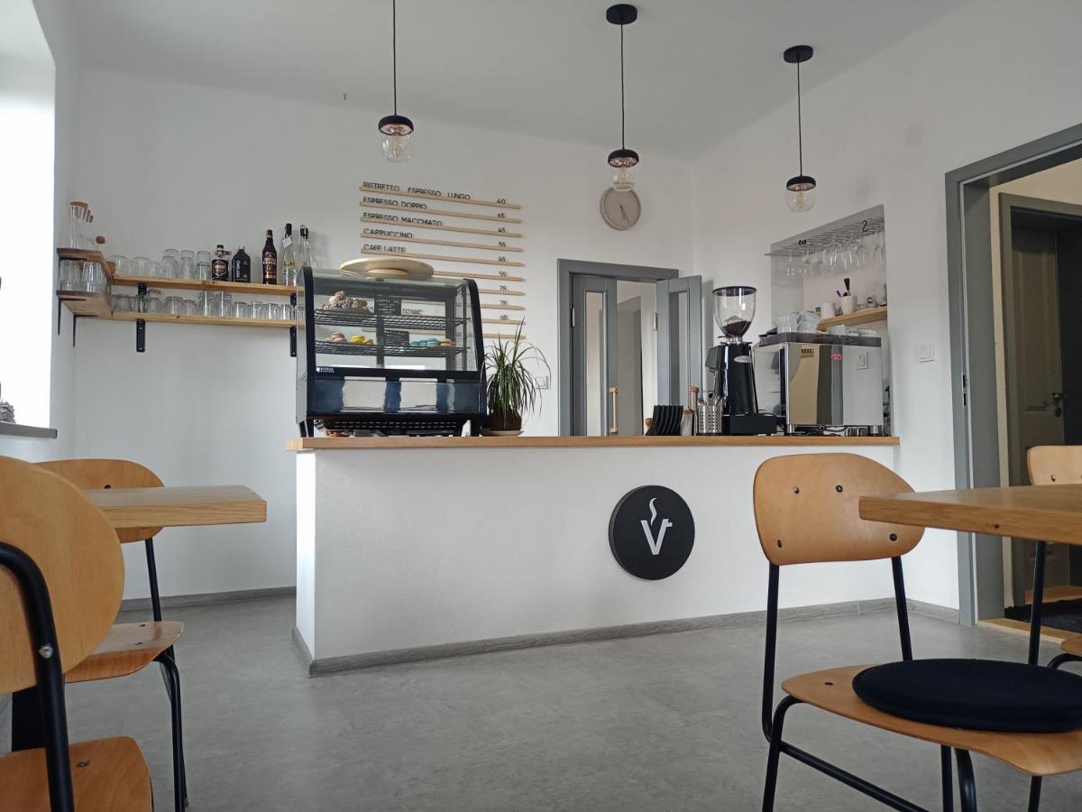 Kafe v obýváku Acomodação com café da manhã Bítov Exterior foto
